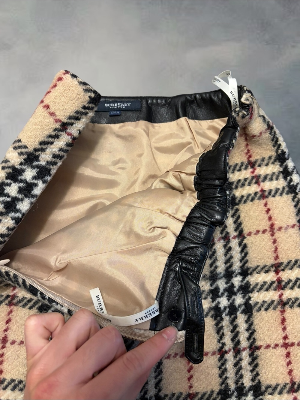 Burberry woolClassic Plaid A-Line Skirt in Cream and Black image 4